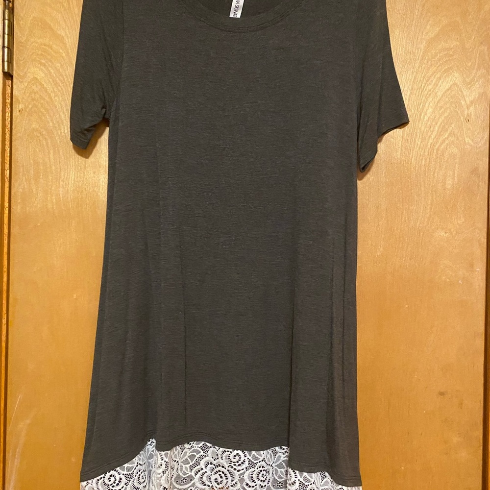 Tunic with lace trim